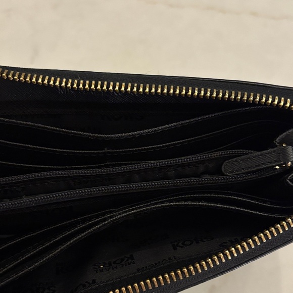 Michael Kors Wallet - Picture 5 of 8